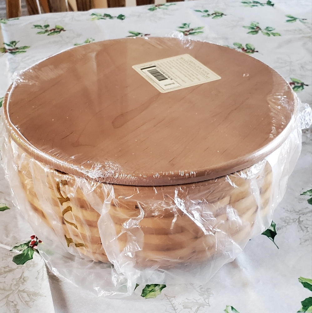 Longaberger 11 inch Round Keeping Combo